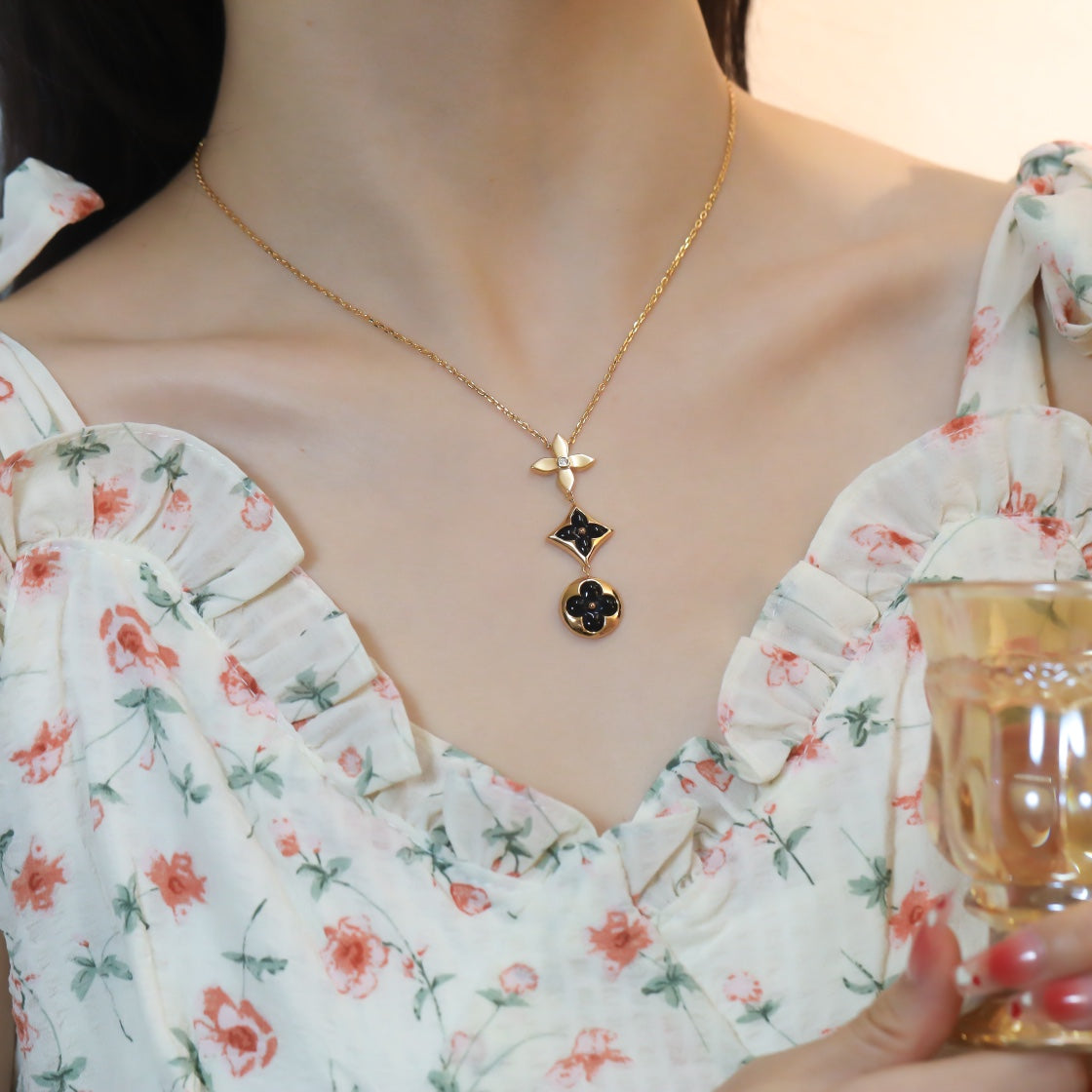 [Elara]STAR AND SUN ONYX ROSE GOLD NECKLACE