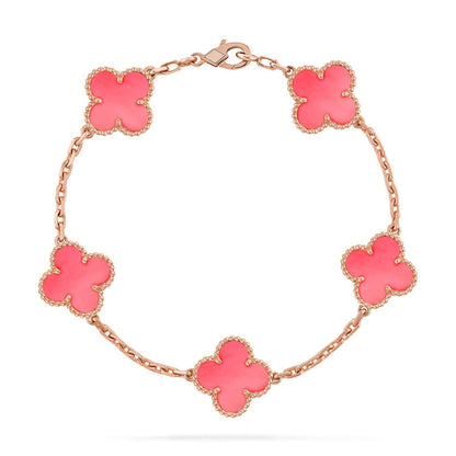 [Elara]LUCKY CLOVER 5-MOTIF BRACELET - ROSAFARBENDE PERLMUTT-KOLLEKTION