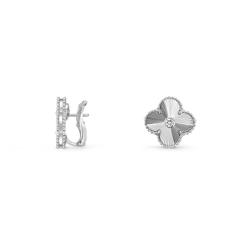 [Elara]15MM CLOVER FLOWER STUD EARRINGS DIAMOND-WHITE GOLD COLLECTION