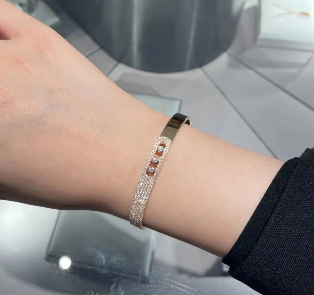 [Elara]MOVE NOA PAVÉ DIAMOND BANGLE BRACELET