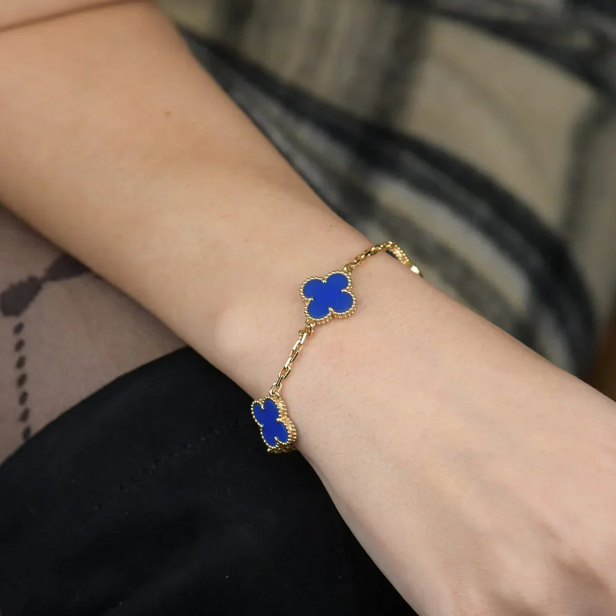 [Elara]LUCKY CLOVER 5-MOTIF BRACELET - BLUE AGATE COLLECTION