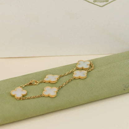 [Elara]LUCKY CLOVER 5-MOTIF-ARMBAND - WEISSE PERLMUTTKOLLEKTION