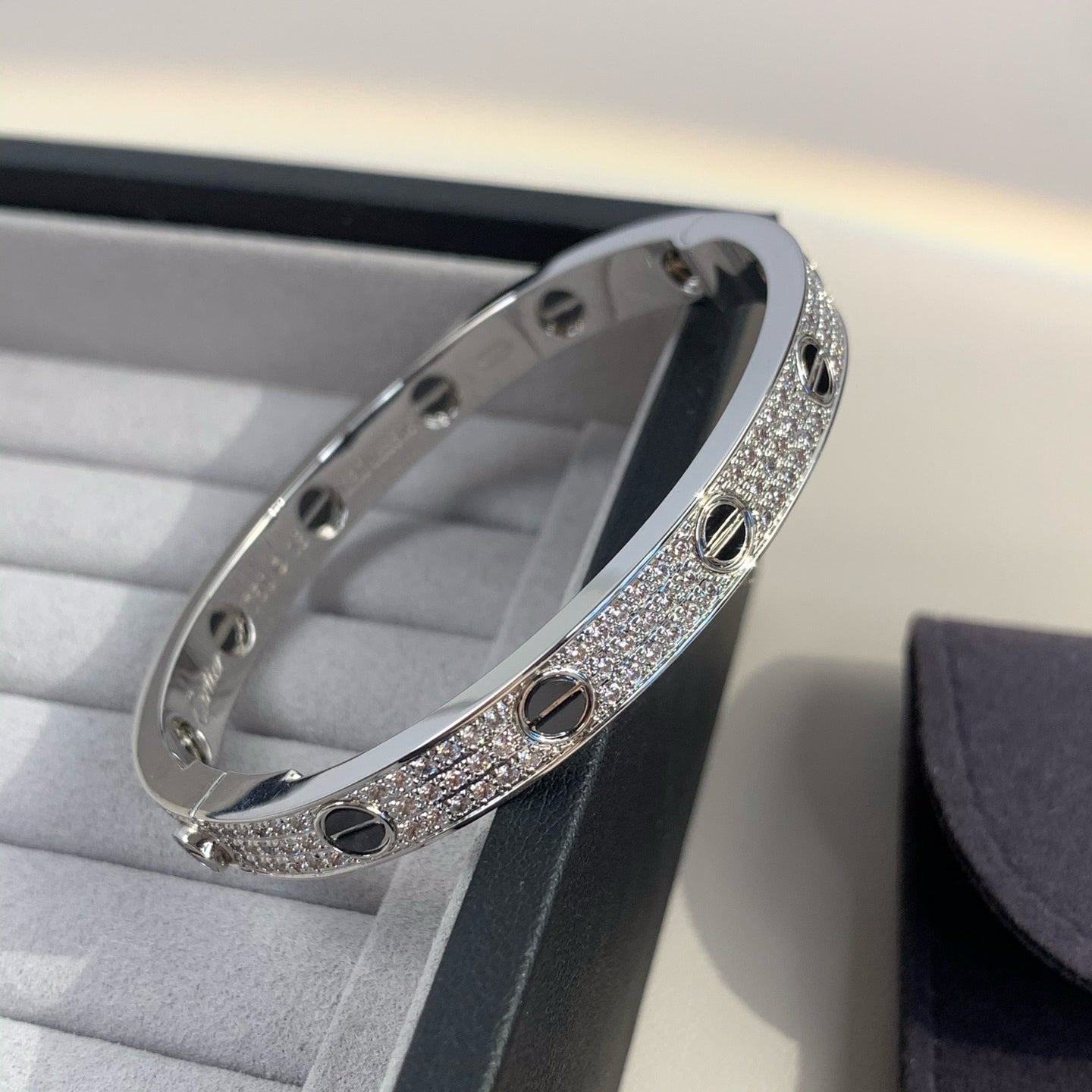 [Elara]CLASSIC 6.1MM LOVE BANGLE - DIAMOND PAVÉ & BLACK CERAMIC