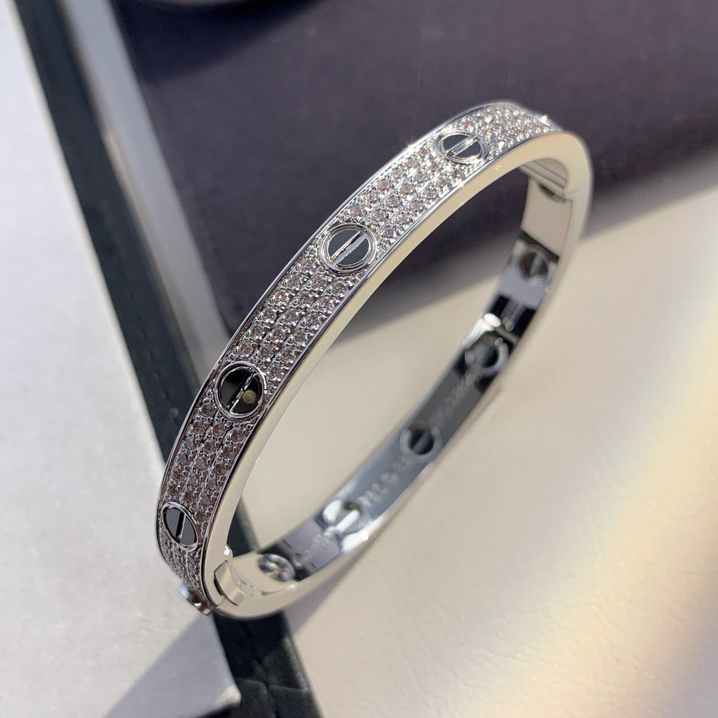 [Elara]CLASSIC 6.1MM LOVE BANGLE - DIAMOND PAVÉ & BLACK CERAMIC