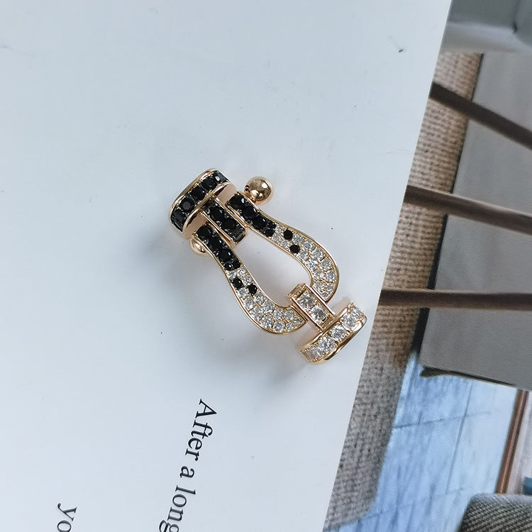 [Elara]GROSSES HUFEISEN ARMBAND AUS SCHWARZEN UND WEISSEN DIAMANTEN - WEISSGOLD
