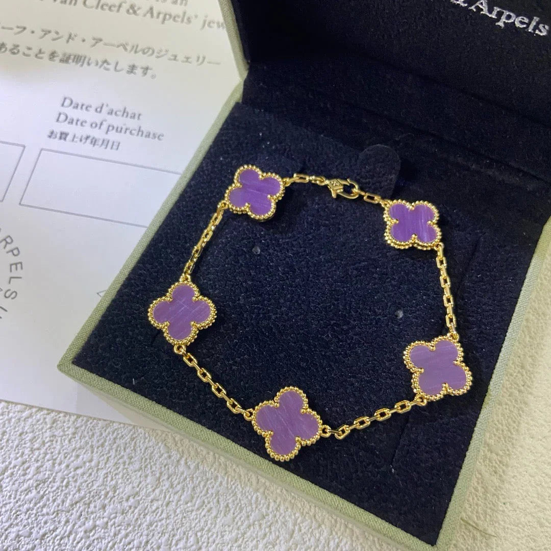 [Elara]GLÜCKSKLEE-ARMBAND MIT 5 MOTIVEN – VIOLETTE KOLLEKTION
