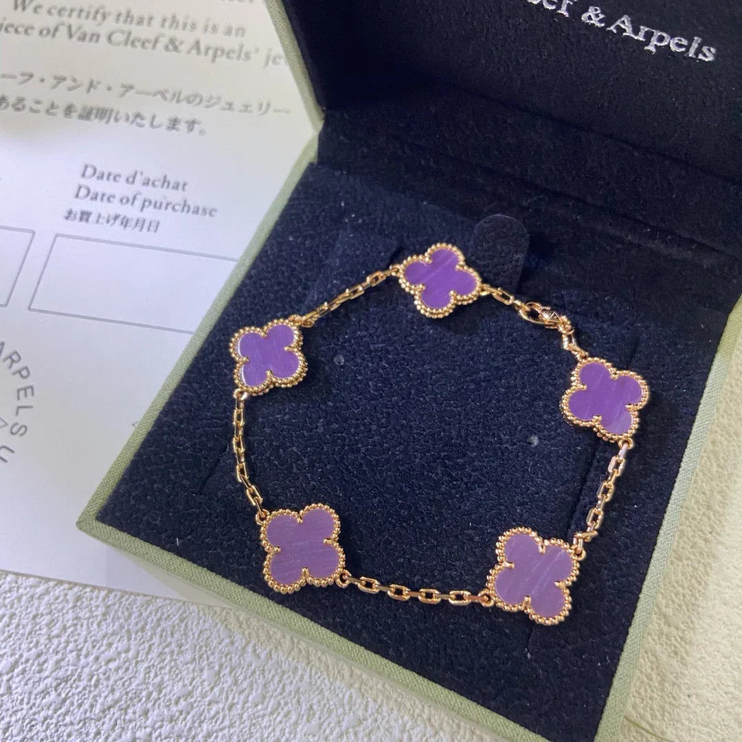 [Elara]GLÜCKSKLEE-ARMBAND MIT 5 MOTIVEN – VIOLETTE KOLLEKTION