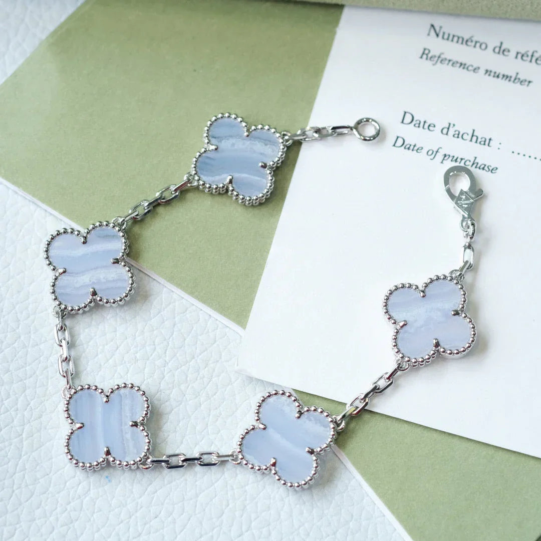 [Elara]LUCKY CLOVER 5-MOTIF BRACELET - PURPLE CHALCEDONY COLLECTION