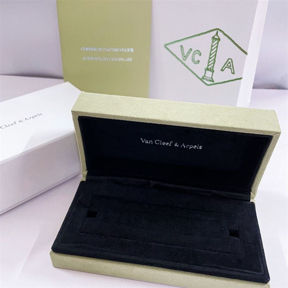 [Elara]CLOVER BRAND JEWELRY BOX