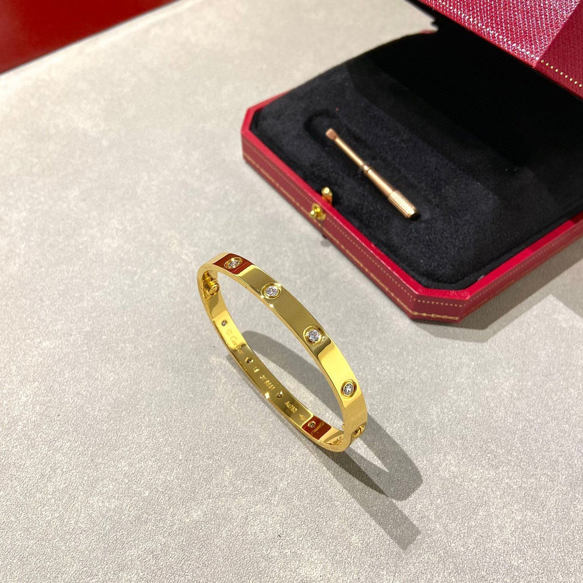 [Elara]CLASSIC 6.1MM LOVE BANGLE - 10-DIAMOND