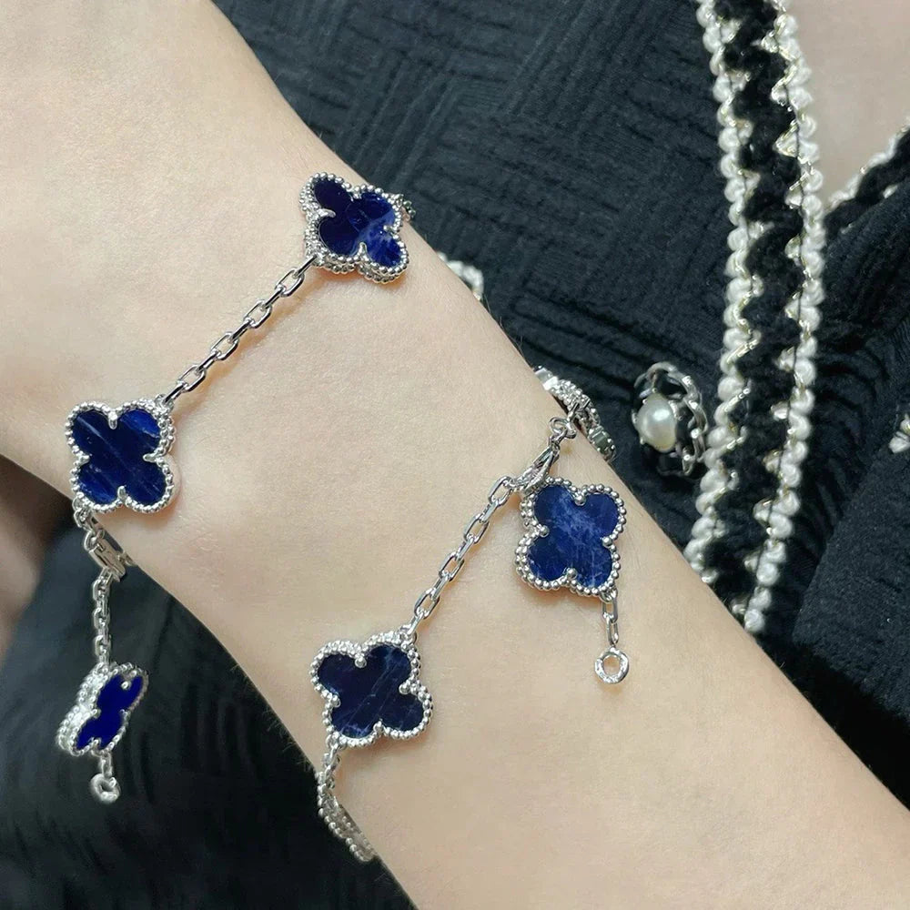 [Elara]LUCKY CLOVER 5-MOTIF BRACELET - PIETERSITE COLLECTION