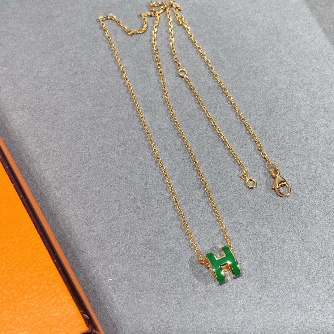 [Elara]POP H GREEN NECKLACE SILVER AND GOLD