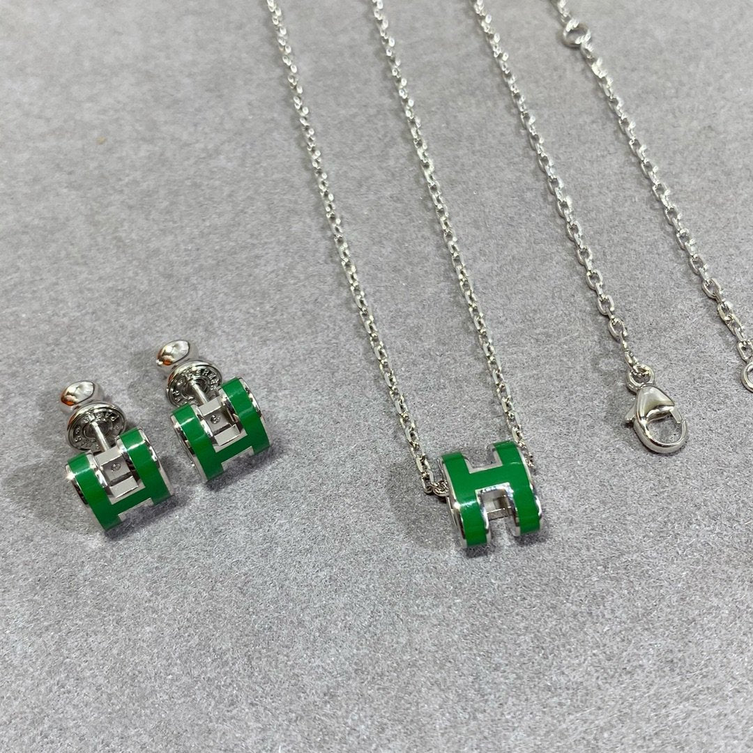 [Elara]POP H GREEN NECKLACE SILVER AND GOLD