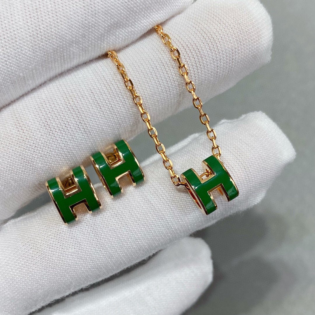 [Elara]POP H GREEN NECKLACE SILVER AND GOLD