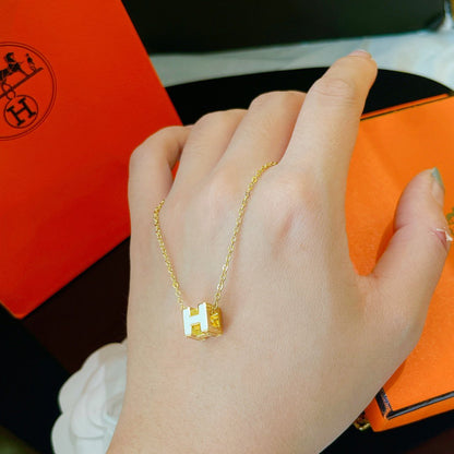 [Elara]H WHITE SQUARE GOLD HALSKETTE