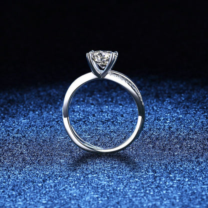 ```json
{
  "jewelryName": "[Elara]ELEGANTER 4-KRALLEN-ÜBERKREUZTER MOISSANIT-VERLOBUNGSRING"
}
```