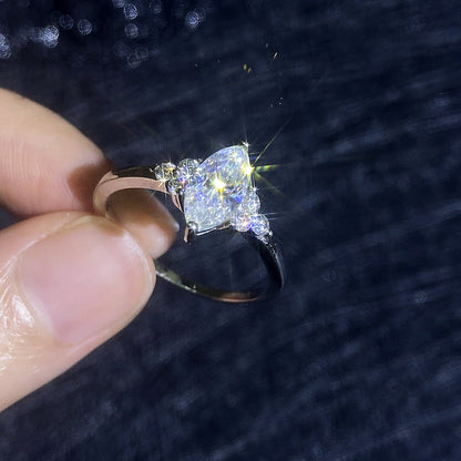 [Elara]ELEGANT MARQUISE CUT MOISSANITE RING WITH SIDE ACCENTS