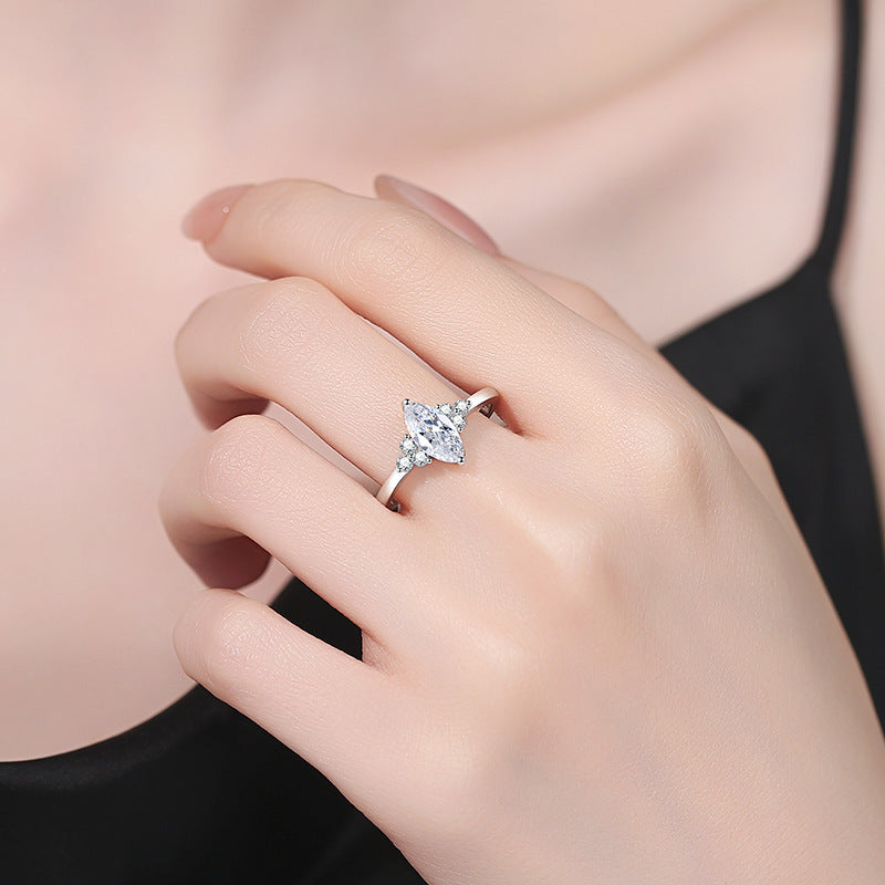 [Elara]ELEGANT MARQUISE CUT MOISSANITE RING WITH SIDE ACCENTS