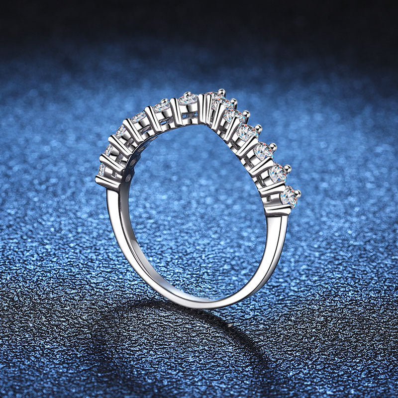 [Elara]ELEGANTER V-FÖRMIGER CHEVRON-MOISSANITRING