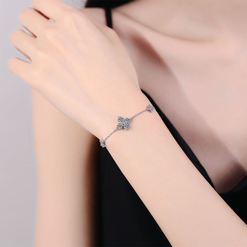 [Elara]CLOVER LUCKY CHARM MOISSANITE BRACELET
