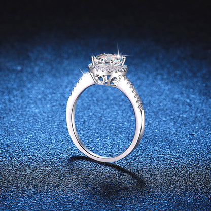 [Elara]RADIANT ROUND HALO MOISSANITE ENGAGEMENT RING