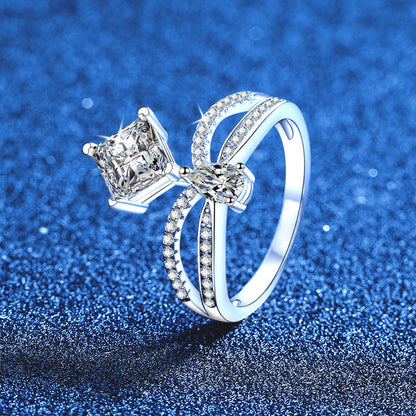 [Elara]ELEGANT DOUBLE-TWISTED MOISSANITE RING