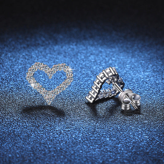 [Elara] SPARKLING HEART-SHAPED MOISSANITE STUD EARRINGS