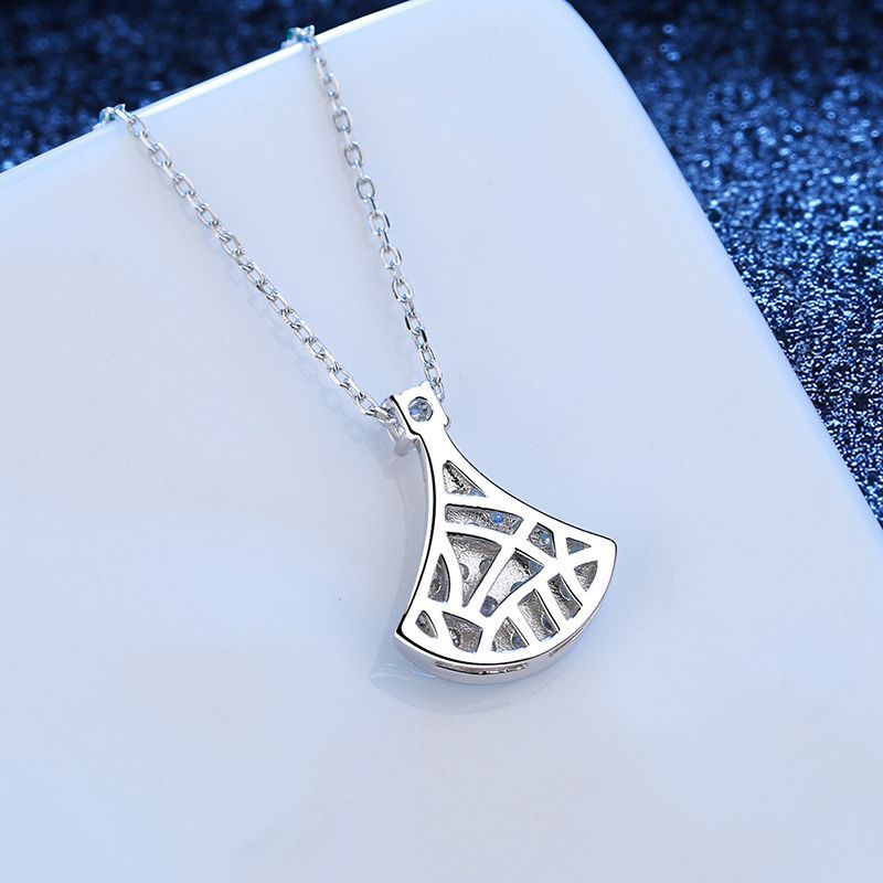[Elara]ELEGANT FAN-SHAPED MOISSANITE PENDANT NECKLACE