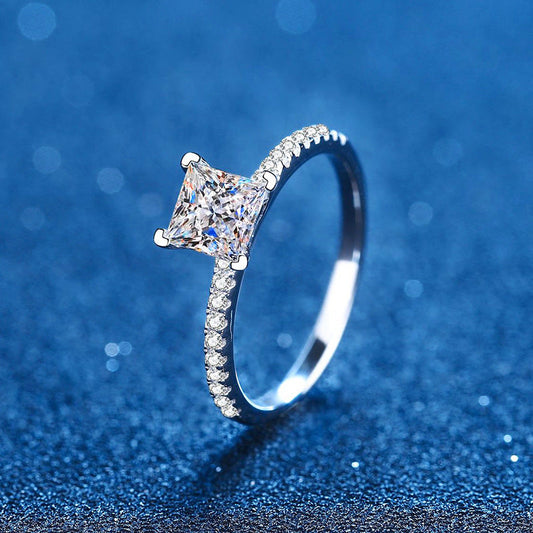 [Elara]エレガントなプリンセスカット モアッサナイト婚約指輪