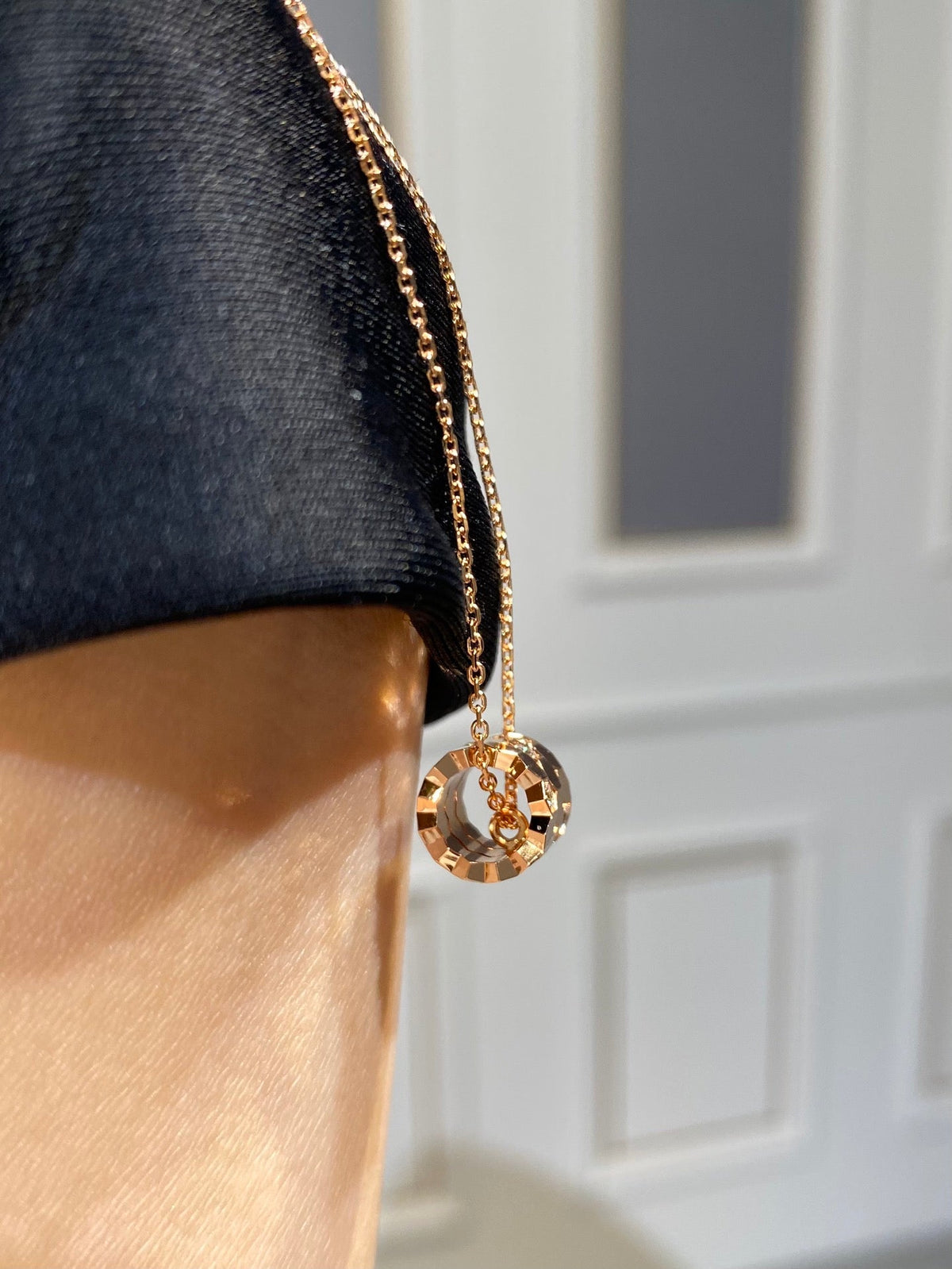 [Elara]BEE LOVE DIAMOND NECKLACE
