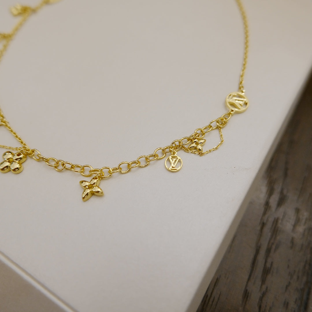 [Elara]BLOOMING SUPPLE NECKLACE BRASS