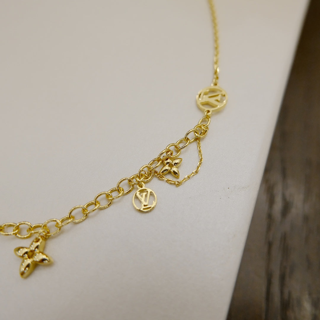 [Elara]BLOOMING SUPPLE NECKLACE BRASS