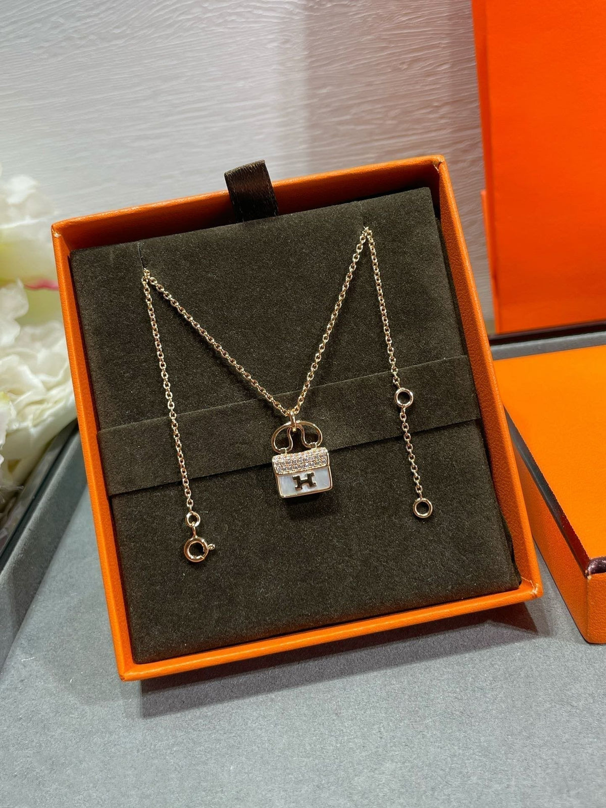 [Elara]H CIRCE MOISSANITE PENDANT NECKLACE GOLD