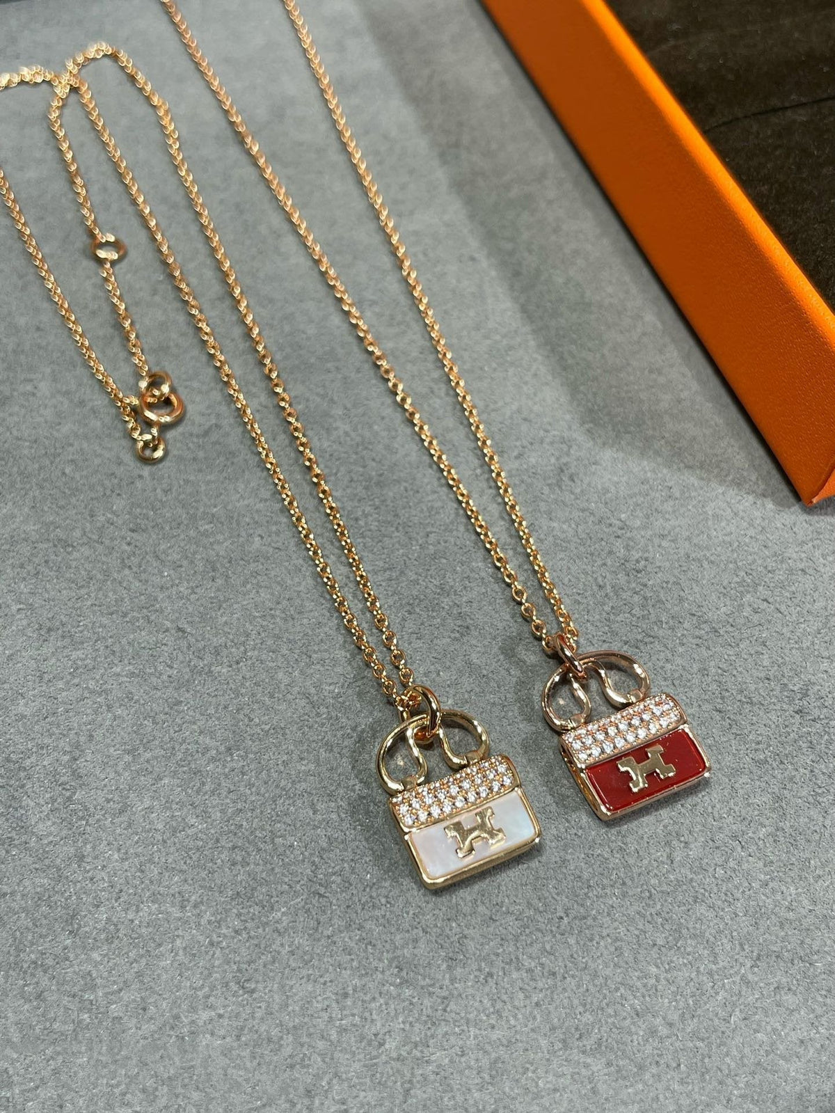 [Elara]H CIRCE MOISSANITE PENDANT NECKLACE GOLD