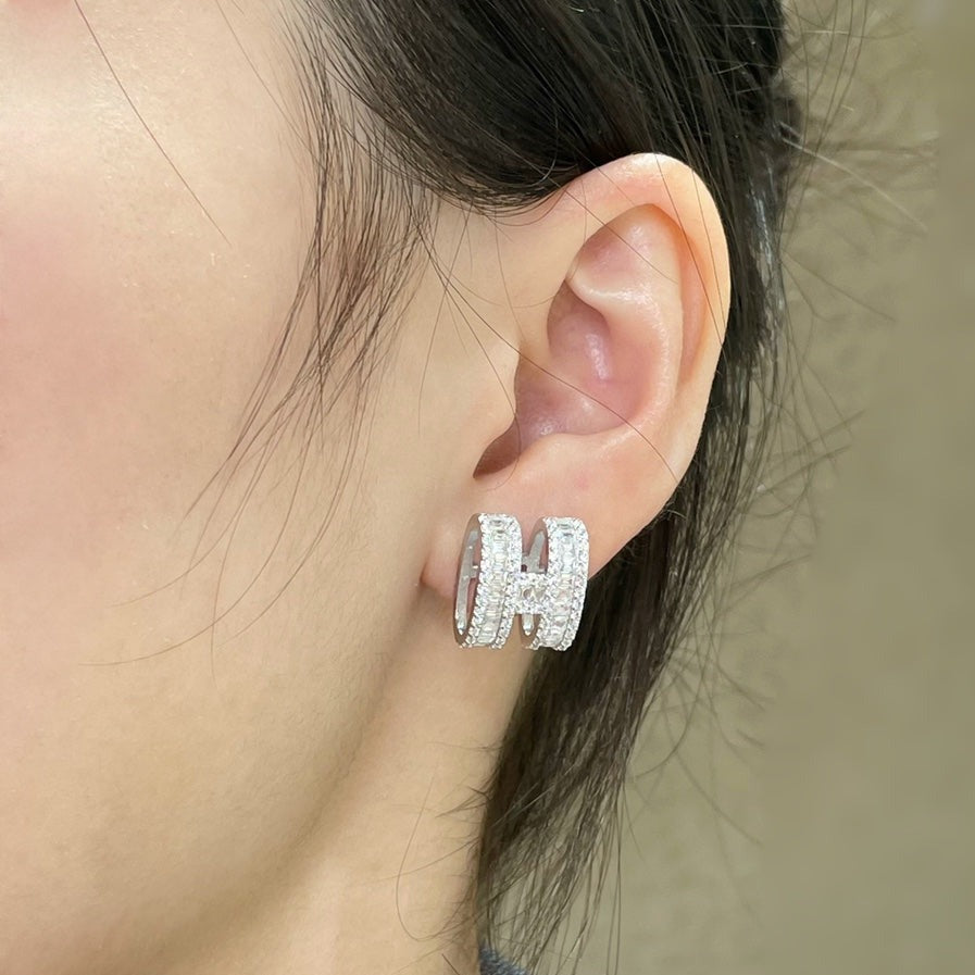 [Elara]H STUD EARRINGS WITH SILVER DIAMONDS