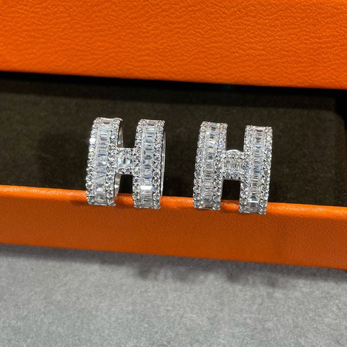 [Elara]H STUD EARRINGS WITH SILVER DIAMONDS