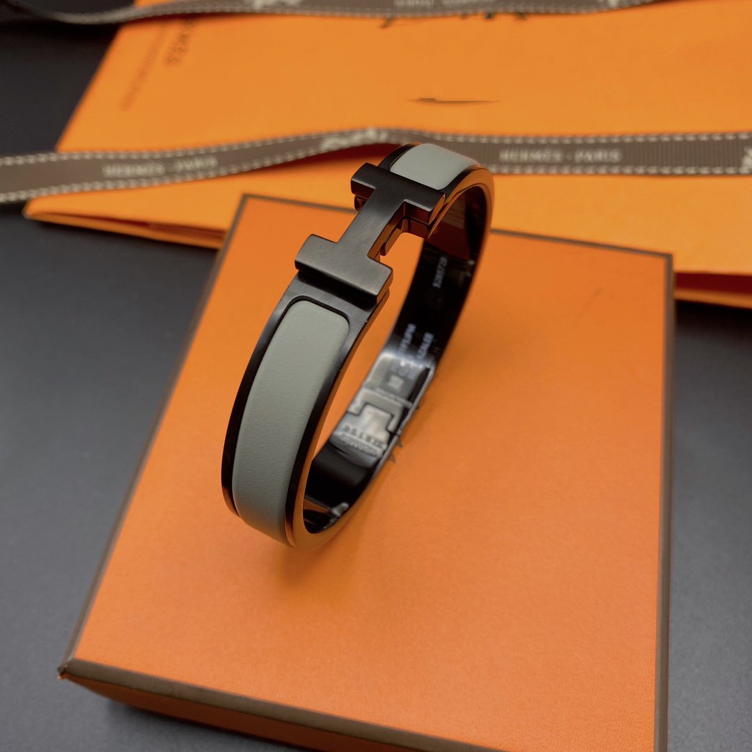 [Elara]CLIC HM SO BLACK GREY ARMBAND