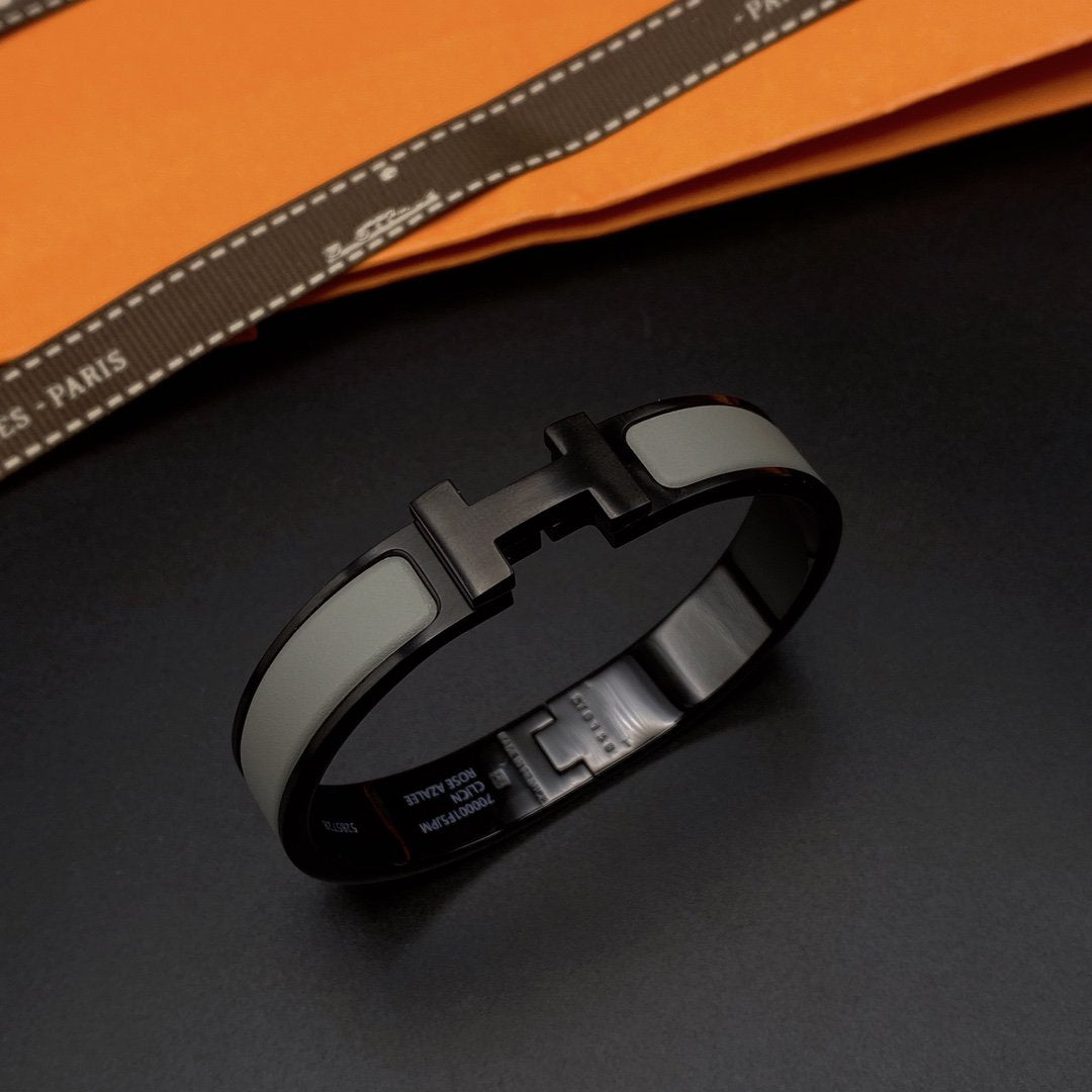[Elara]CLIC HM SO BLACK GREY ARMBAND