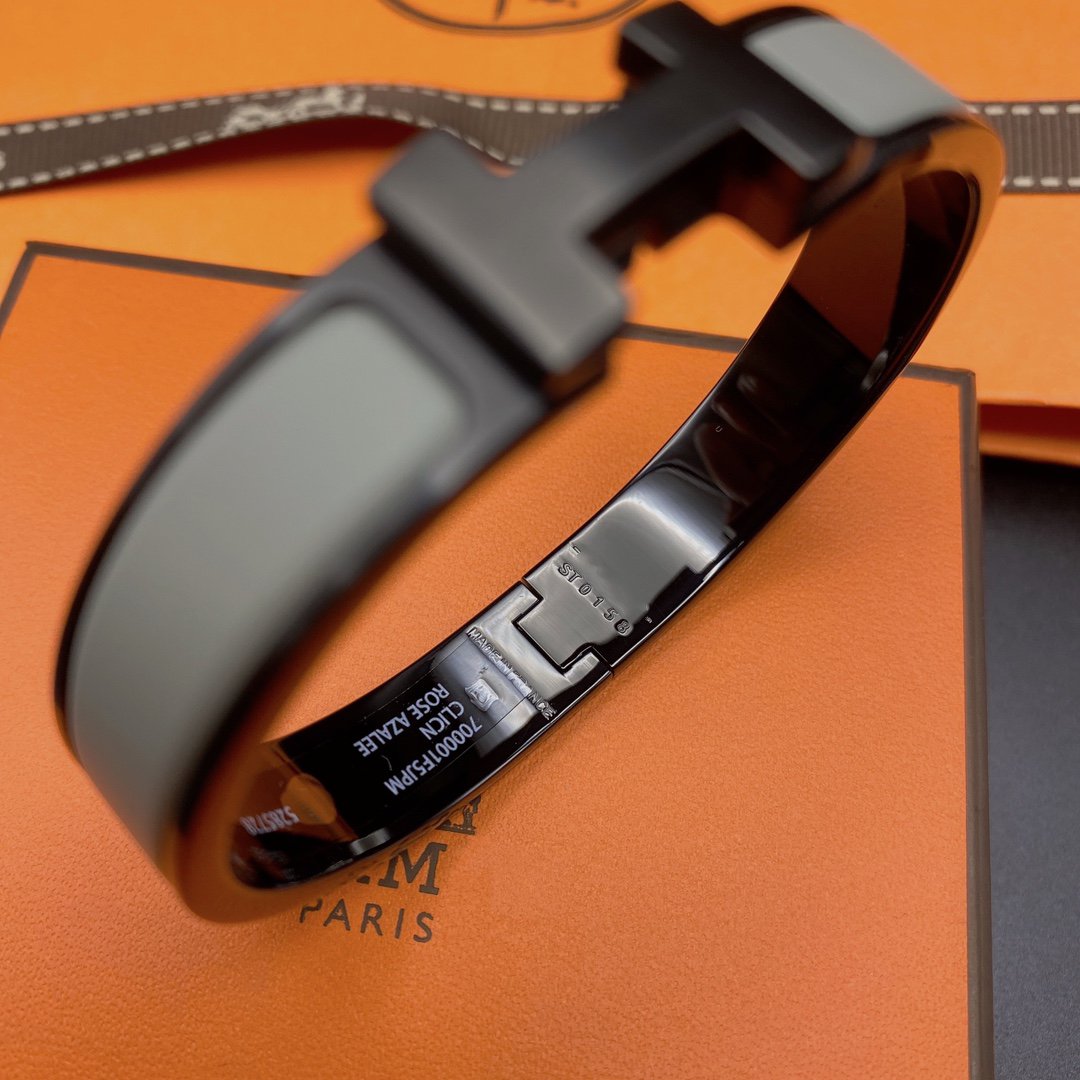 [Elara]CLIC HM SO BLACK GREY ARMBAND