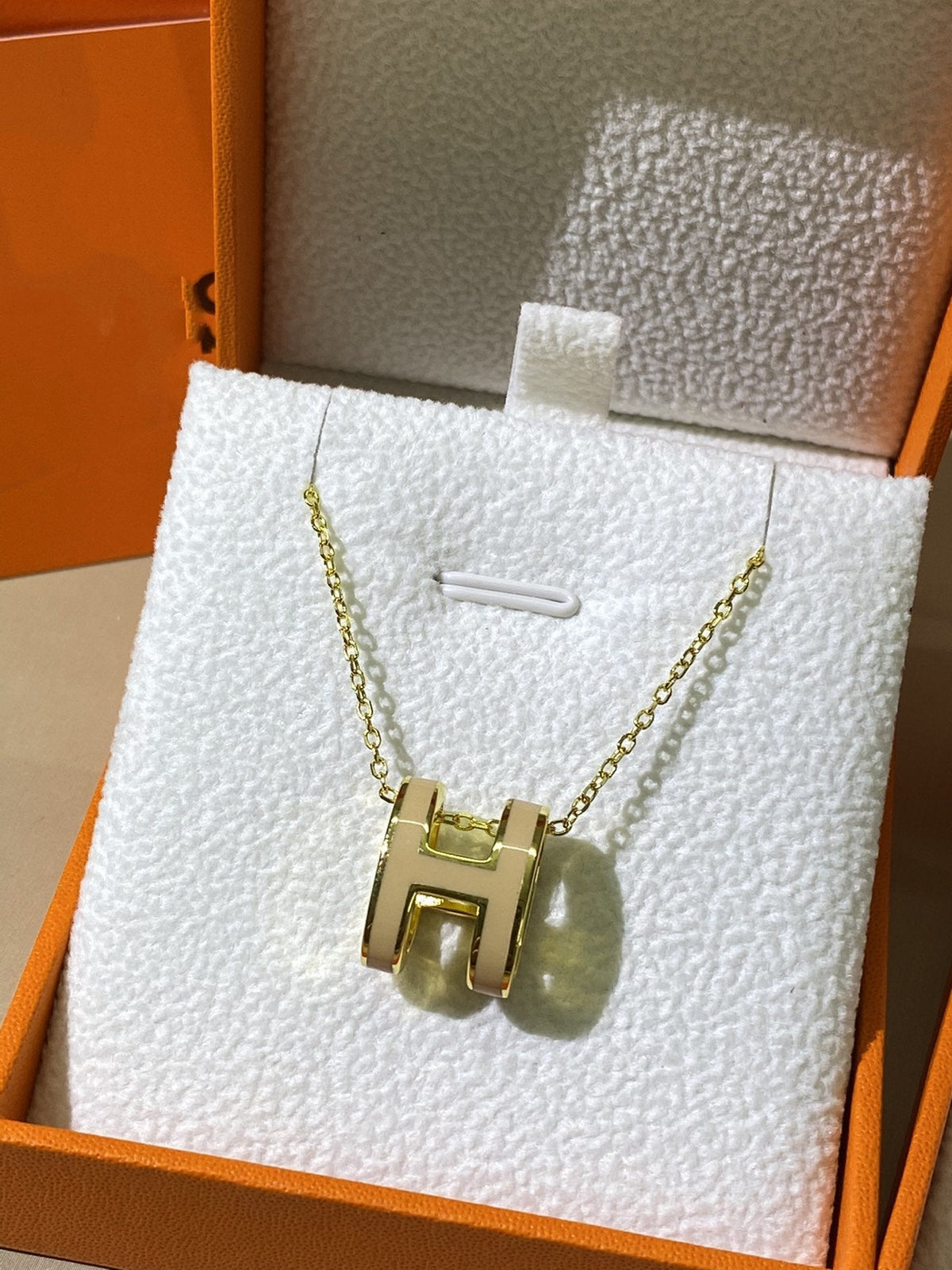 [Elara]HM CLIC YELLOW EMAIL GOLD HALSKETTE
