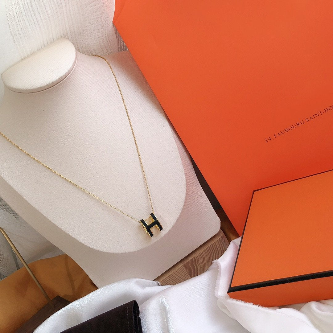 [Elara]HM CLIC BLACK ENAMEL GOLD NECKLACE