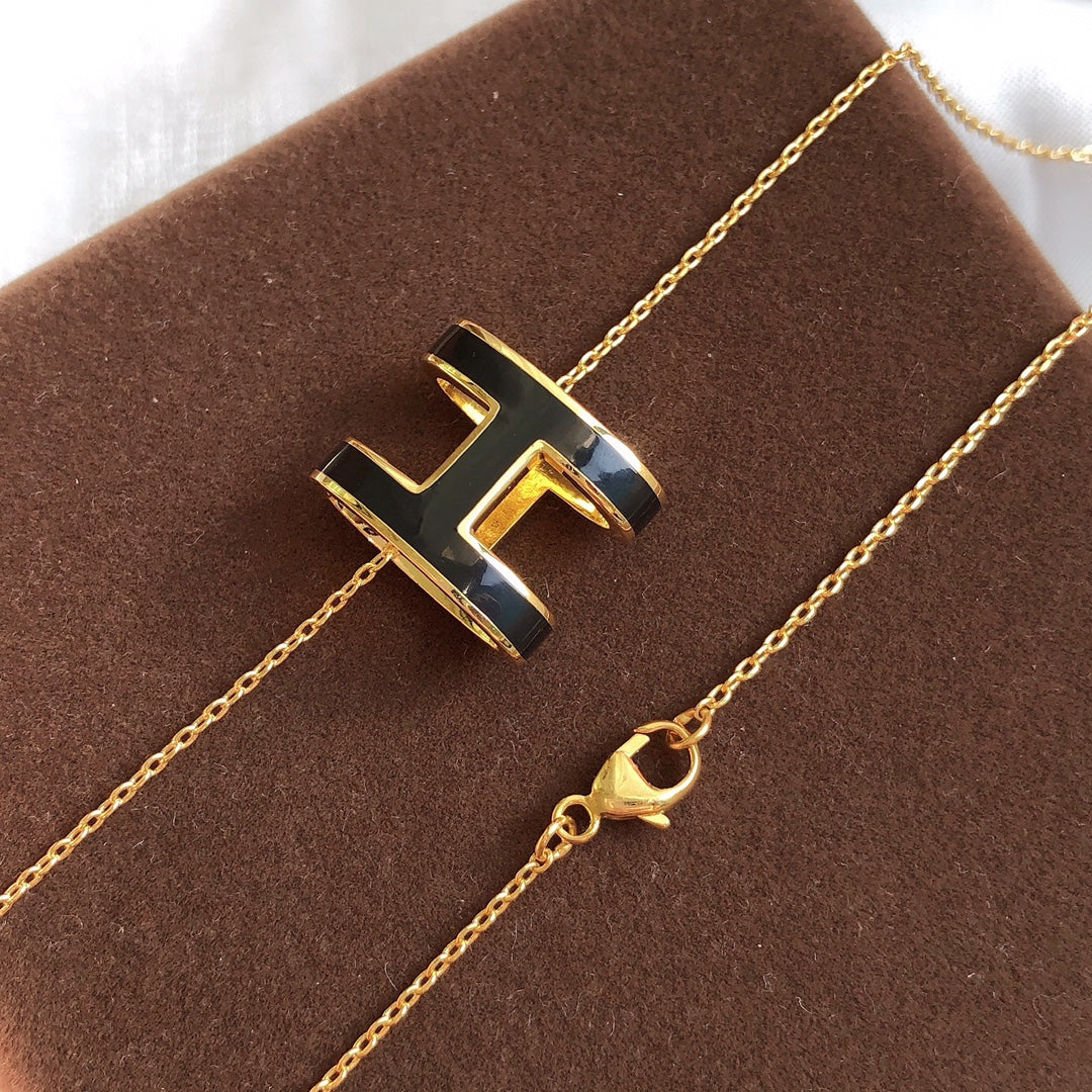 [Elara]HM CLIC BLACK ENAMEL GOLD NECKLACE
