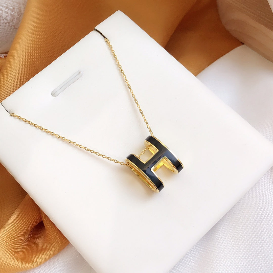 [Elara]HM CLIC BLACK ENAMEL GOLD NECKLACE