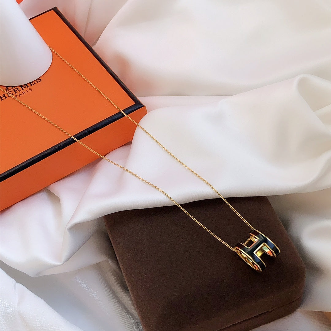 [Elara]HM CLIC BLACK ENAMEL GOLD NECKLACE