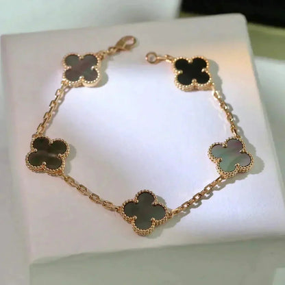 [Elara] LUCKY CLOVER 5-MOTIF BRACELET - KOLLEKTION GRAUES PERLMUTT