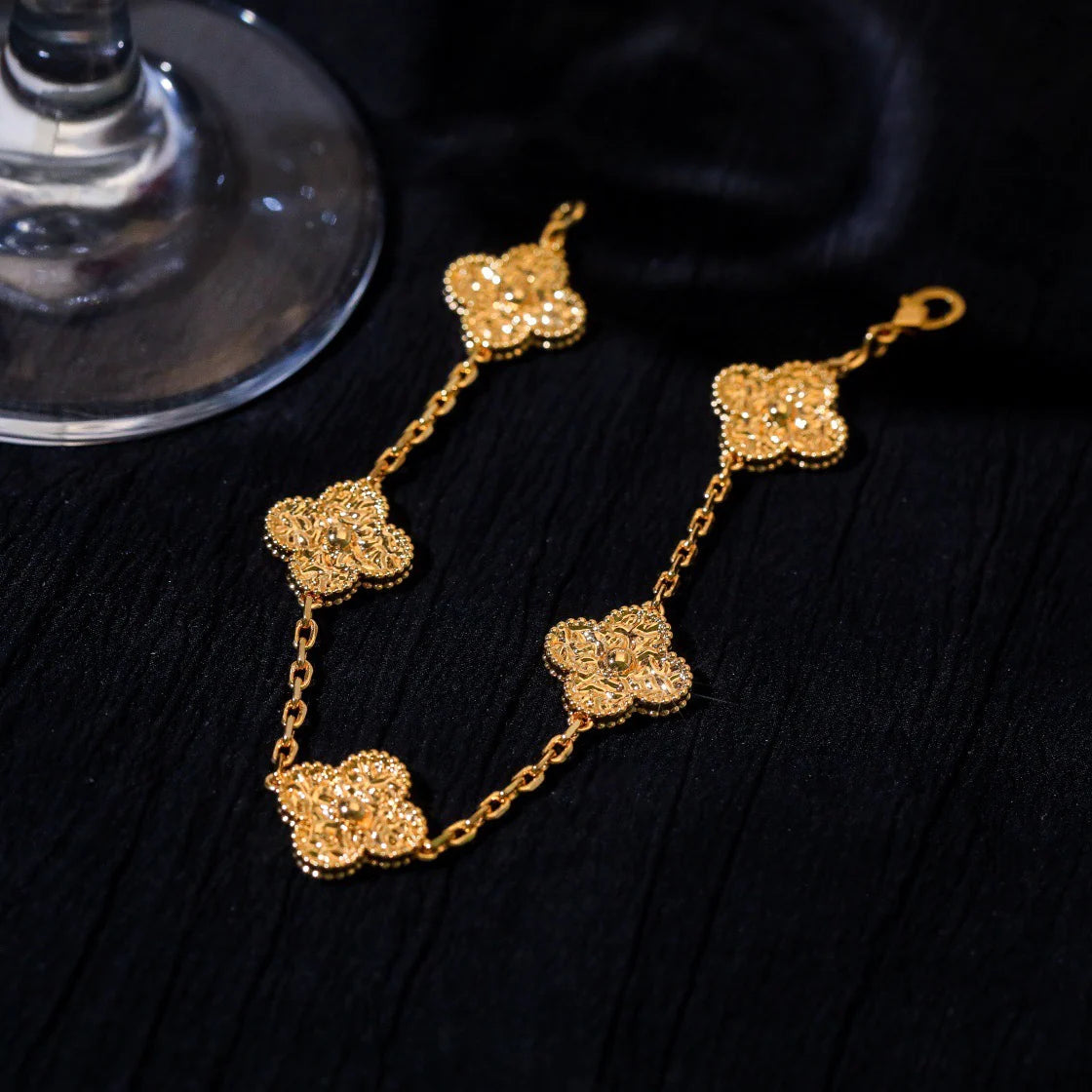 [Elara]LUCKY CLOVER 5-MOTIF BRACELET - BRONZING