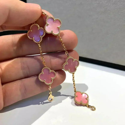 [Elara]LUCKY CLOVER 5-MOTIF BRACELET - ROSAFARBENDE PERLMUTT-KOLLEKTION