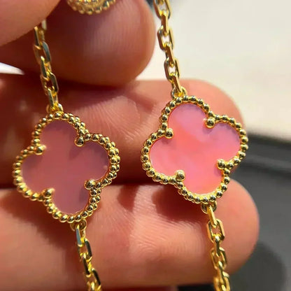 [Elara]LUCKY CLOVER 5-MOTIF BRACELET - ROSAFARBENDE PERLMUTT-KOLLEKTION