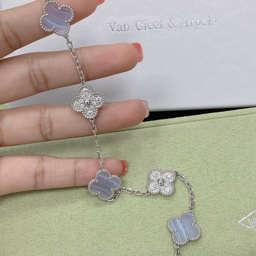 [Elara]LUCKY CLOVER 5-MOTIF BRACELET - PURPLE CHALCEDONY COLLECTION
