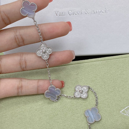 [Elara]LUCKY CLOVER 5-MOTIF BRACELET - PURPLE CHALCEDONY COLLECTION